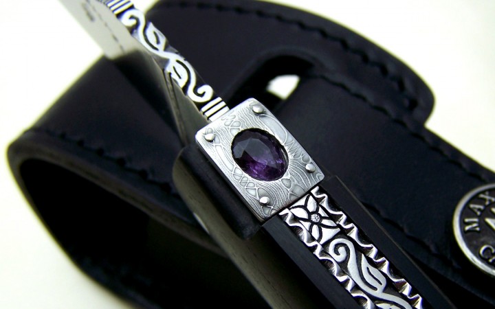 Knife "St Fleuret" handle in ebony, chiseled leaves, set with an amethyst and damask