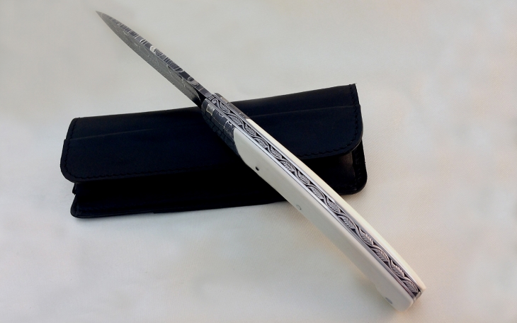 Couteau d'art CL01 ressort ciselé manche ivoire de mammouth 