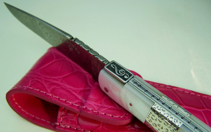 Laguiole knife mother-of-pearl and silver 925 panther engraving stainless damask blade.