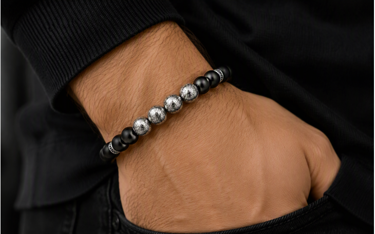 BRACELET HOMME EN METEORITE DE GIBEON ARGENT 925 ET ONYX NOIR FERMOIR ACIER