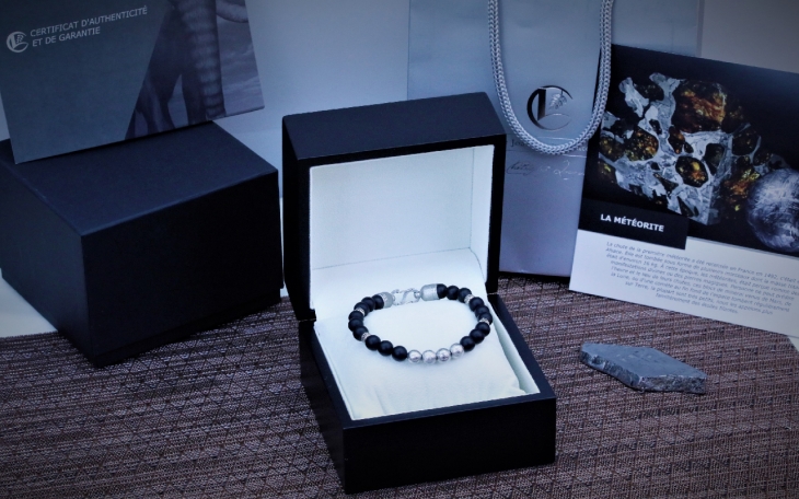 BRACELET HOMME PERLES EN METEORITES DE GIBEON ARGENT 925 ET ONYX NOIR FERMOIR ACIER