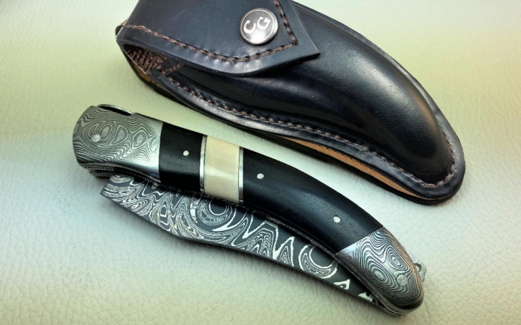 COUTEAU D'ART CL02 EBENE IVOIRE DE MAMMOUTH SERTIE D'ONYX NOIR MITRES DAMAS