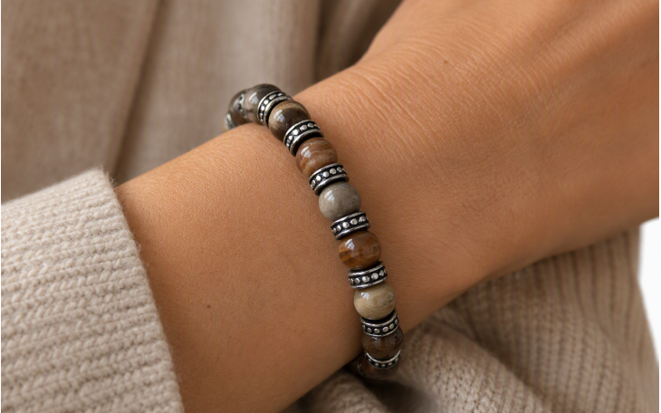 MEN'S PRECIOUS PEARL BRACELET IN AGATIZED DINOSAUR BONE AND BLACK ONYX