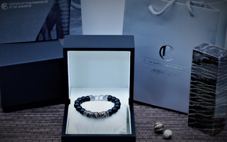 BRACELET HOMME PERLE EN  MOLAIRE DE MAMMOUTH  ET ONYX FERMOIR ACIER