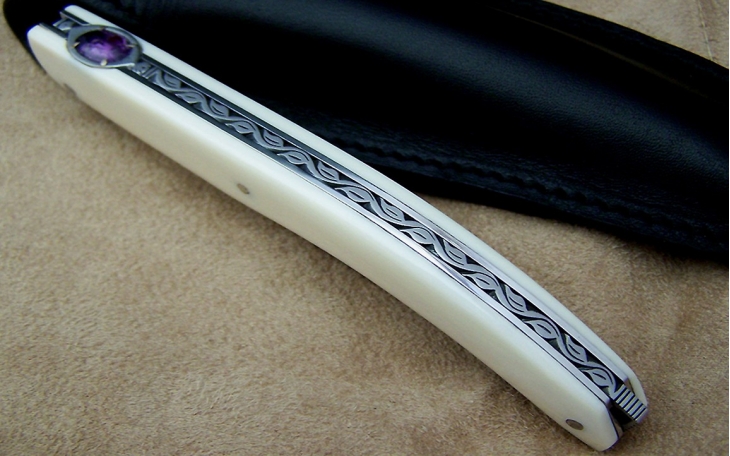 couteau st Fleuret manche ivoire ressort ciselé sertie d'une Améthyste